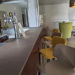 Logis De La Loire - Restaurant Les Bateliers 2*