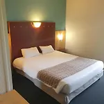 Hotel Logis De La Loire - Restaurant Les Bateliers 2*