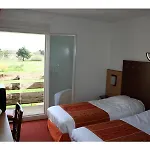 Logis De La Loire - Restaurant Les Bateliers 2*