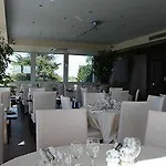 Отель Logis De La Loire - Restaurant Les Bateliers