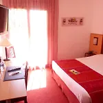 Logis De La Loire - Restaurant Les Bateliers Hotel
