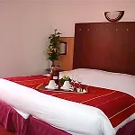 Logis De La Loire - Restaurant Les Bateliers 2*