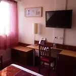 Logis De La Loire - Restaurant Les Bateliers Hotel