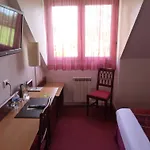 Hotel Logis De La Loire - Restaurant Les Bateliers 2*