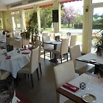 Logis De La Loire - Restaurant Les Bateliers Отель 2*