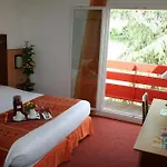 Logis De La Loire - Restaurant Les Bateliers 昂斯尼
