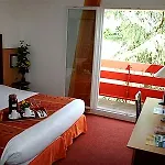 Logis De La Loire - Restaurant Les Bateliers 2*