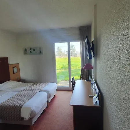 Logis De La Loire - Restaurant Les Bateliers 호텔 2*