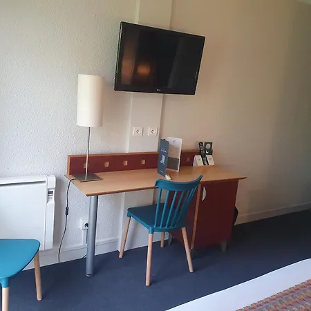 Hotel Logis De La Loire - Restaurant Les Bateliers 2*