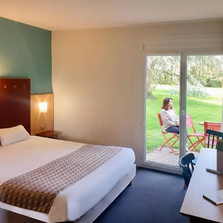 Logis De La Loire - Restaurant Les Bateliers 호텔 2*