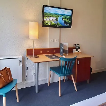 Logis De La Loire - Restaurant Les Bateliers 2*