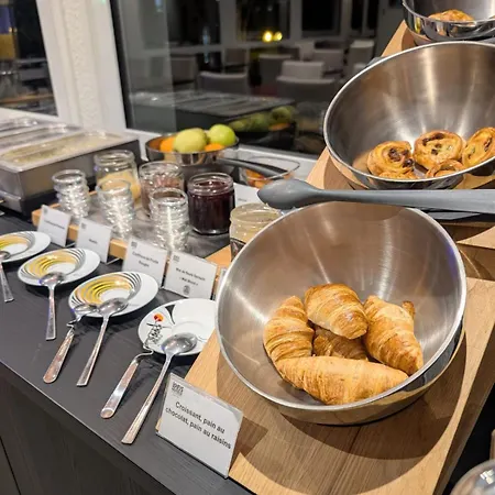 Logis De La Loire - Restaurant Les Bateliers 호텔