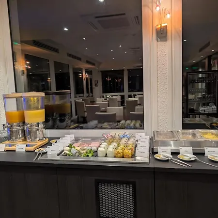 Hotel Logis De La Loire - Restaurant Les Bateliers
