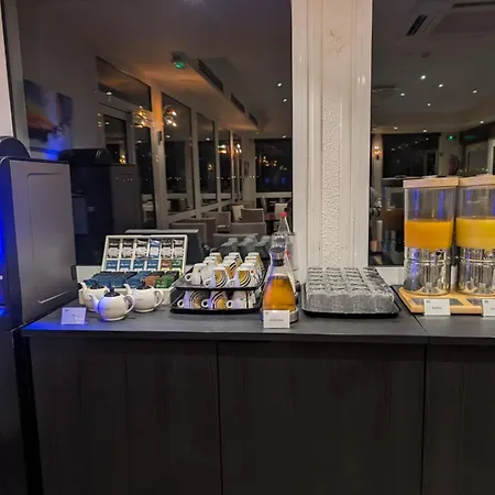 Logis De La Loire - Restaurant Les Bateliers Hotel 2*