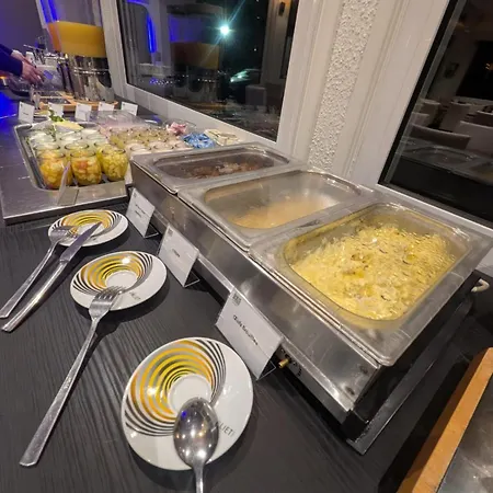 Logis De La Loire - Restaurant Les Bateliers 호텔