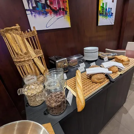 Logis De La Loire - Restaurant Les Bateliers 호텔 2*