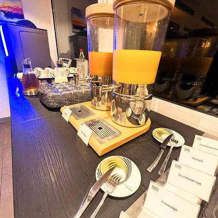 Logis De La Loire - Restaurant Les Bateliers 2*