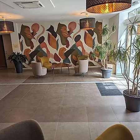 Logis De La Loire - Restaurant Les Bateliers 2*