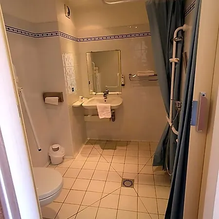 Hotel Logis De La Loire - Restaurant Les Bateliers 2*