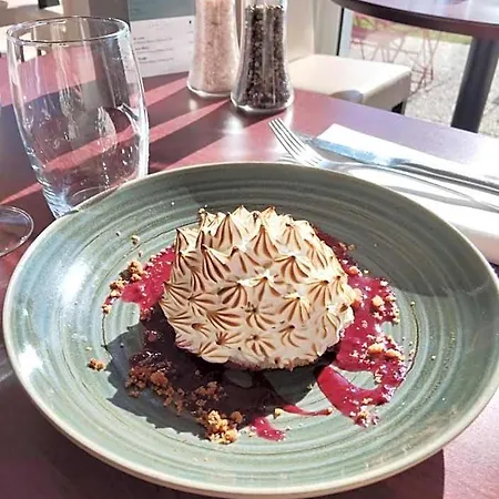 Hotel Logis De La Loire - Restaurant Les Bateliers