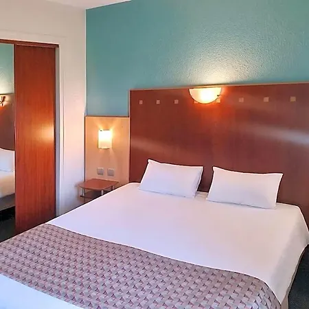 Hotel Logis De La Loire - Restaurant Les Bateliers 2*