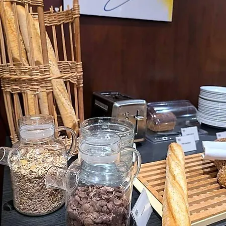 Hotel Logis De La Loire - Restaurant Les Bateliers