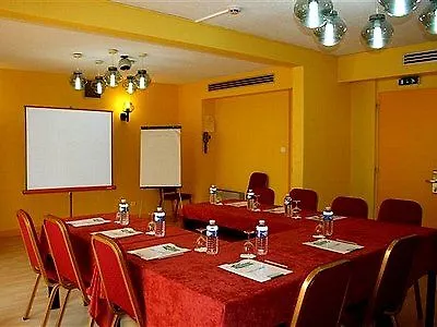 Logis De La Loire - Restaurant Les Bateliers 호텔 2*