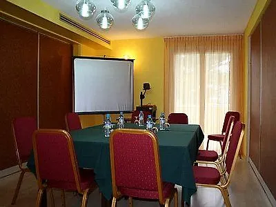 Hotel Logis De La Loire - Restaurant Les Bateliers