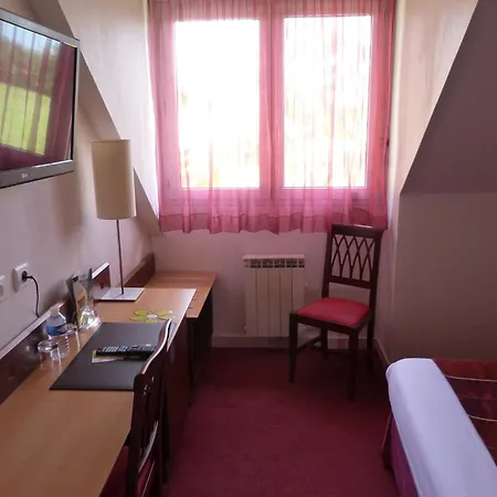 Szálloda Logis De La Loire - Restaurant Les Bateliers 2*