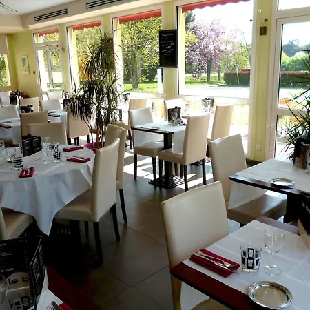 Logis De La Loire - Restaurant Les Bateliers Hotel 2*