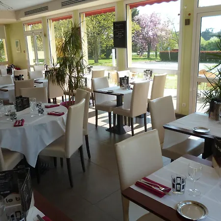 Logis De La Loire - Restaurant Les Bateliers 호텔 2*