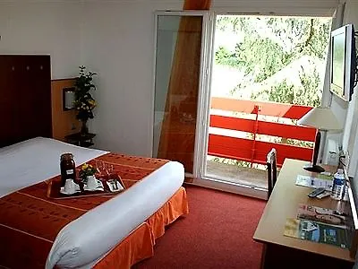 Logis De La Loire - Restaurant Les Bateliers 2*