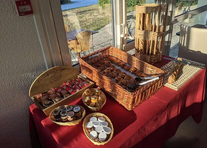 Logis De La Loire - Restaurant Les Bateliers Hotel 2*