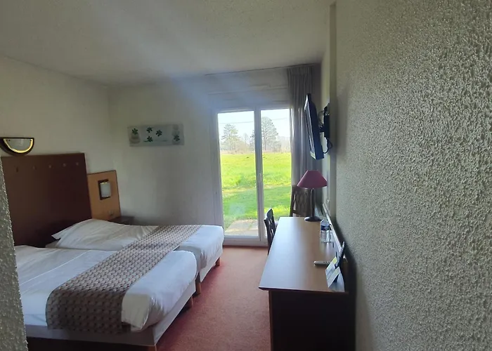 Logis De La Loire - Restaurant Les Bateliers Hotel 2*