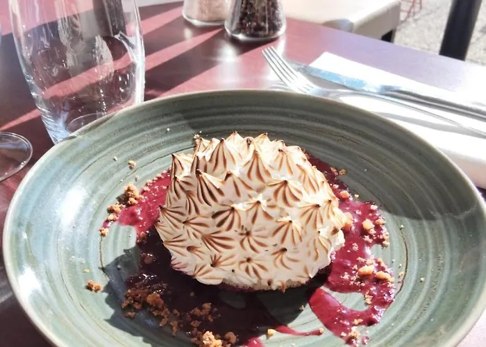 Hotel Logis De La Loire - Restaurant Les Bateliers