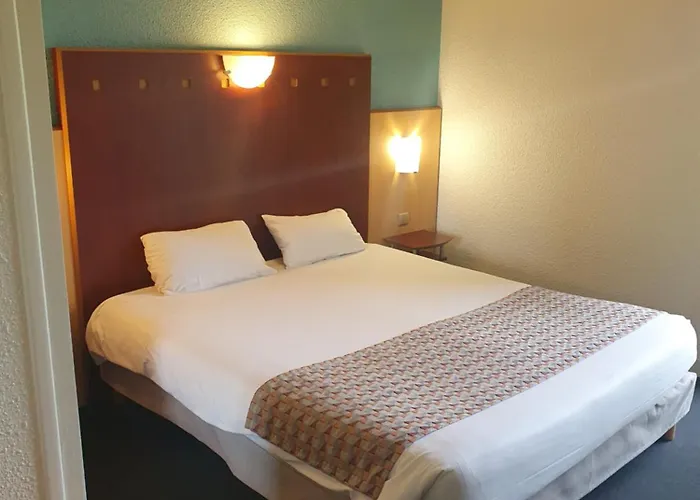 Hotel Logis De La Loire - Restaurant Les Bateliers 2*