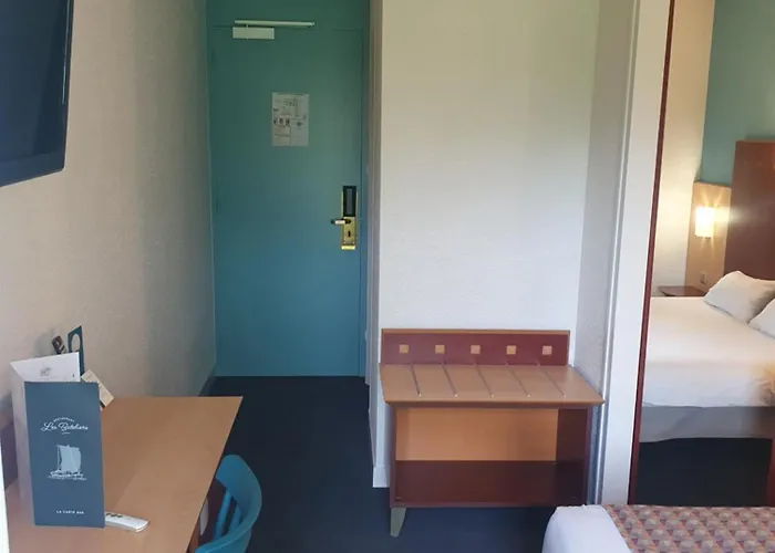 Hotel Logis De La Loire - Restaurant Les Bateliers Ancenis