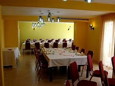 Logis De La Loire - Restaurant Les Bateliers Отель