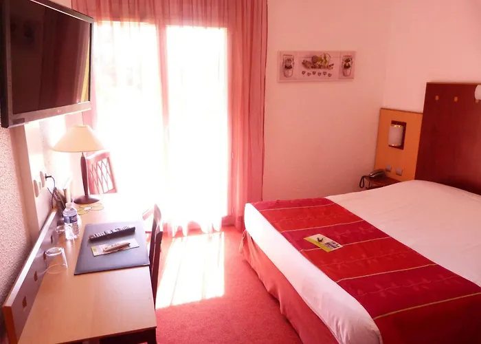 Logis De La Loire - Restaurant Les Bateliers Отель