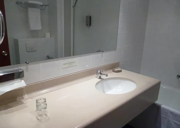 Logis De La Loire - Restaurant Les Bateliers Отель